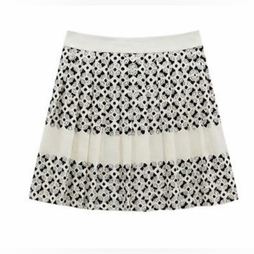 Tuckernuck Erica Cream & Black Skort